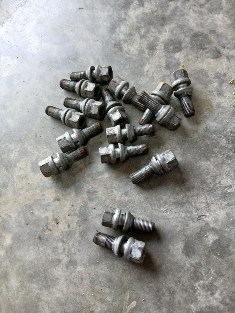 Goujon pour peugeot. Citroën,  psa.   16 pièces ne vend que