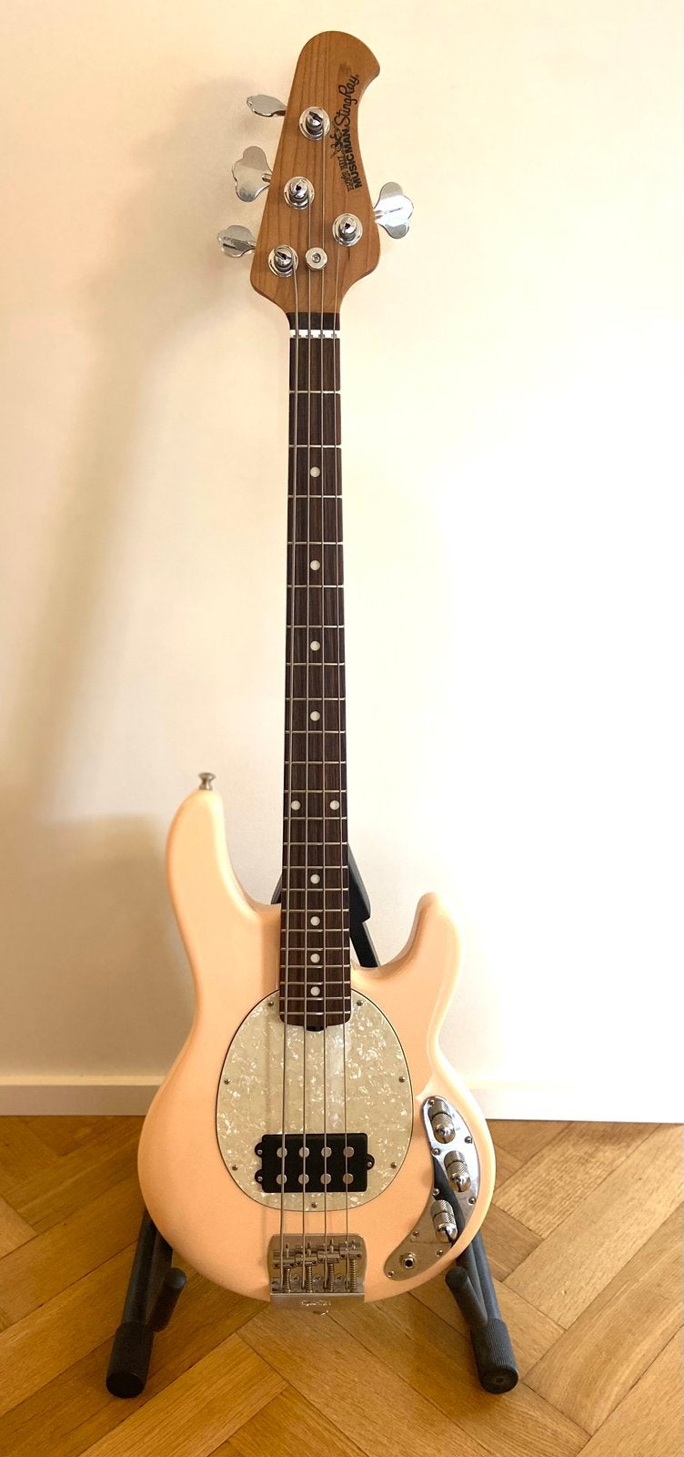 Musicman Stingray, échelle courte, Seashell, Musique & Instruments, Instruments à corde | Guitares | Basses, Enlèvement, Comme neuf