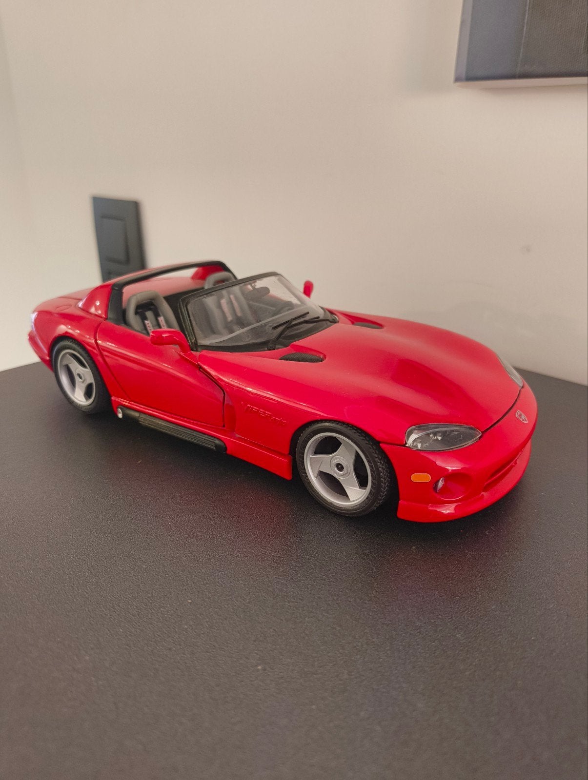 Magnifique Bburago 1:18 Dodge Viper RT/10 (1992) Rouge, Enlèvement ou Envoi, Moteur