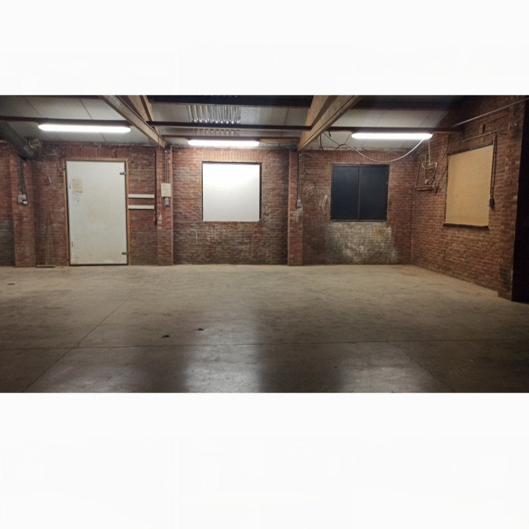 Loods, magazijn te huur in balen. Ongeveer 100m2, 100 m², Huur