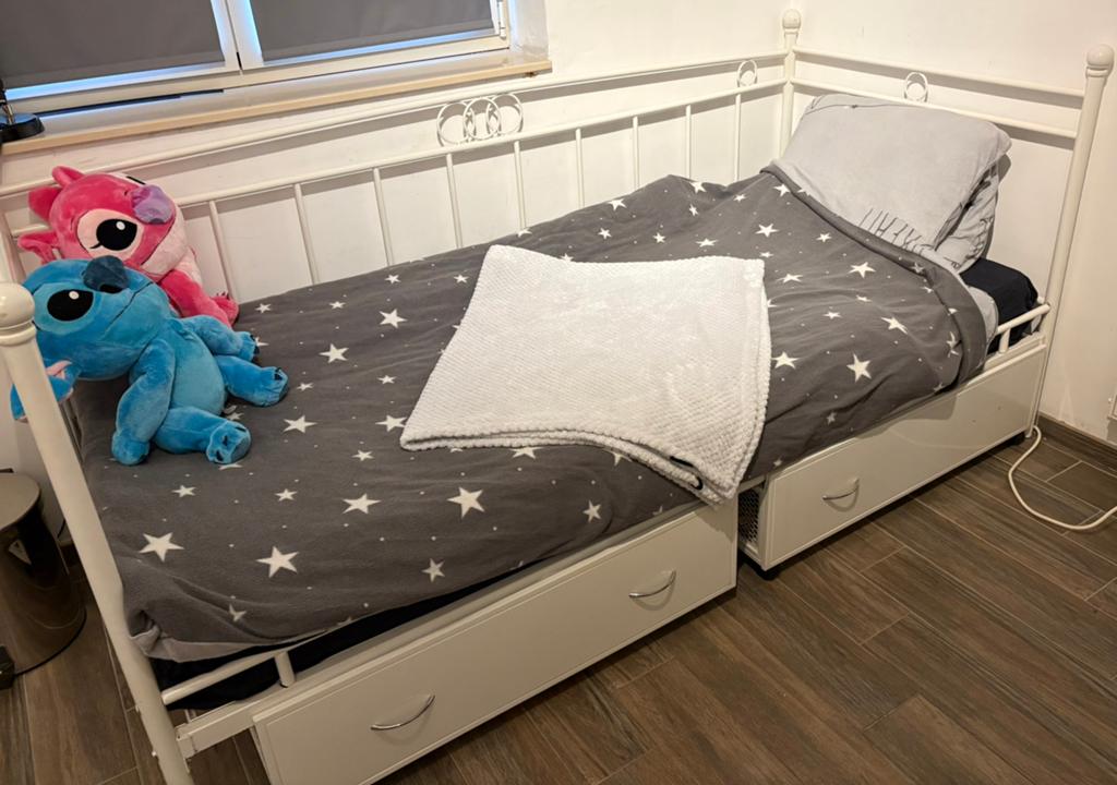 1 persoonsbed met twee opbergschuiven, Ophalen, Zo goed als nieuw, Matras