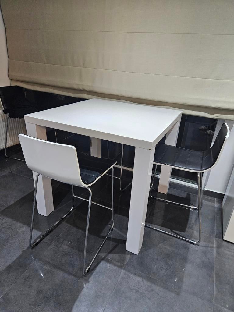 Table bar + 4 chaises, Enlèvement