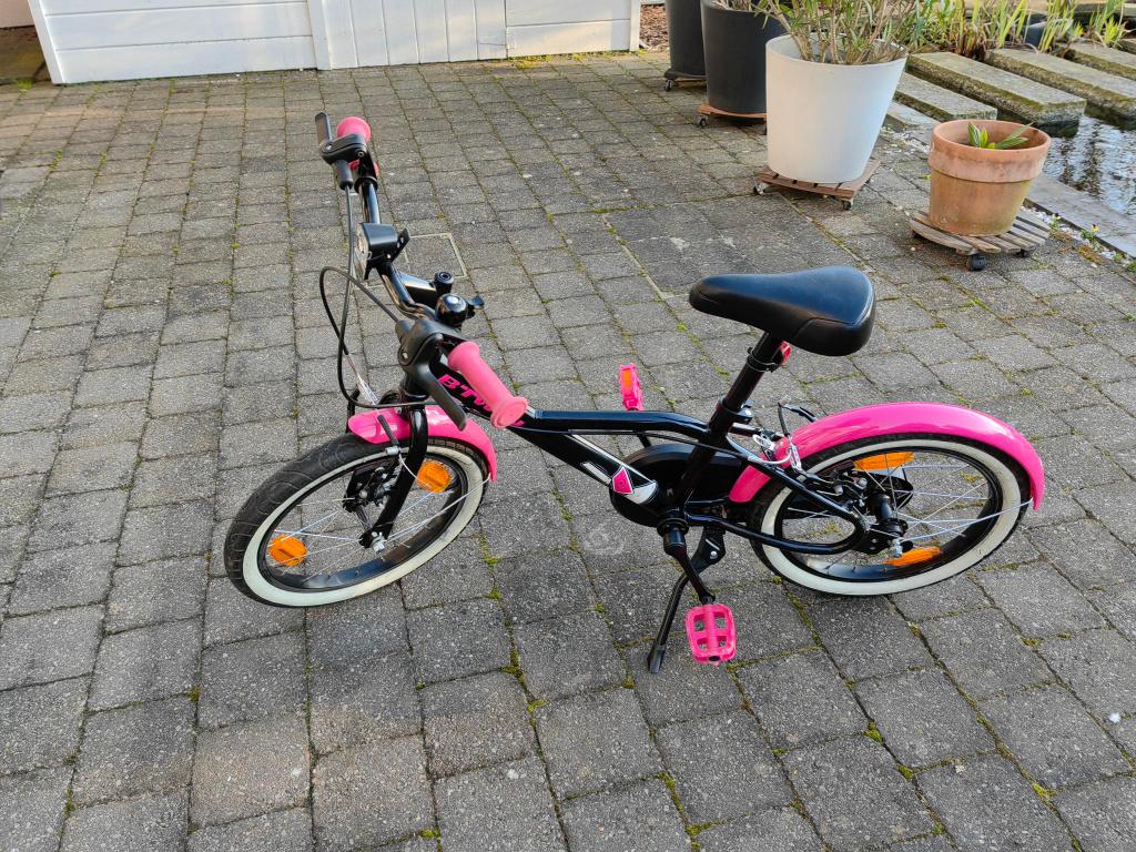 KInder Fiets + ziejwieltjes + fietshelm + fietshandschoenen, Fietsen en Brommers, Ophalen, Zijwieltjes, 16 tot 20 inch, Zo goed als nieuw