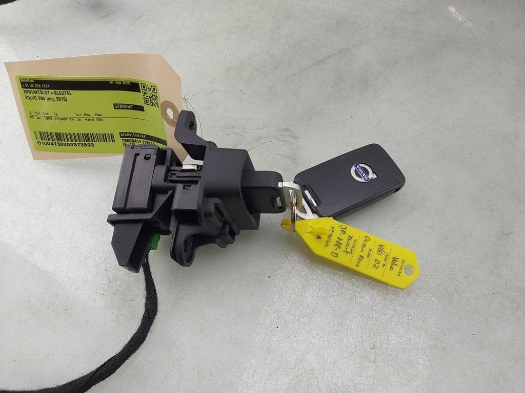 CONTACTSLOT + SLEUTEL Volvo V60 I (FW / GW), Gebruikt, Info@volvocars.com, Volvo, Volvo Car Germany GmbH