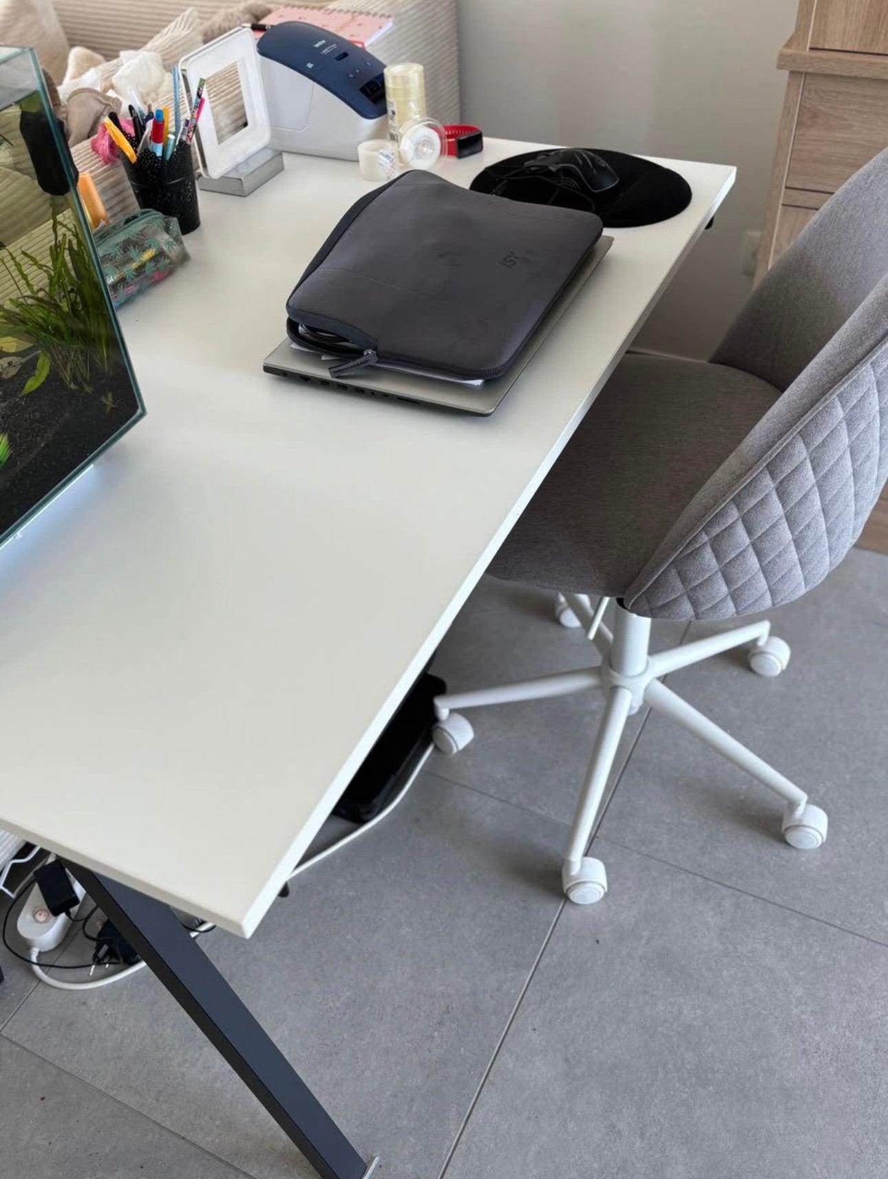 Mooie witte bureau, Huis en Inrichting, Ophalen, Zo goed als nieuw