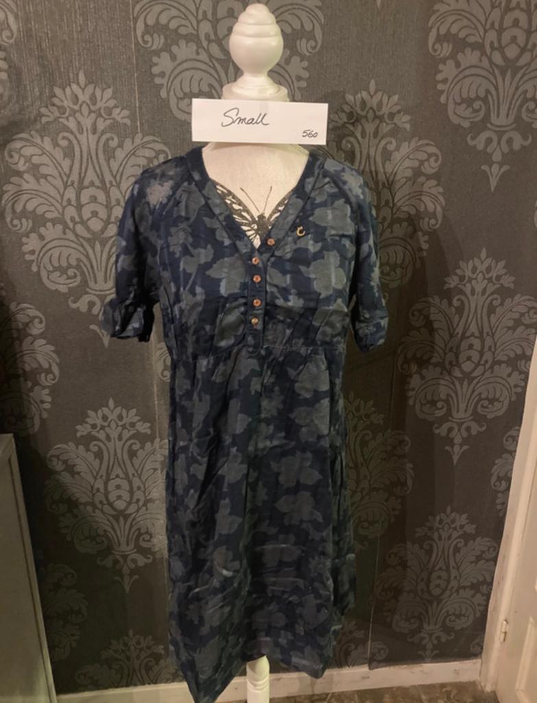 Leuke jurk campus small, Kleding | Dames, Jurken, Ophalen of Verzenden, Zo goed als nieuw, Maat 36 (S), Knielengte