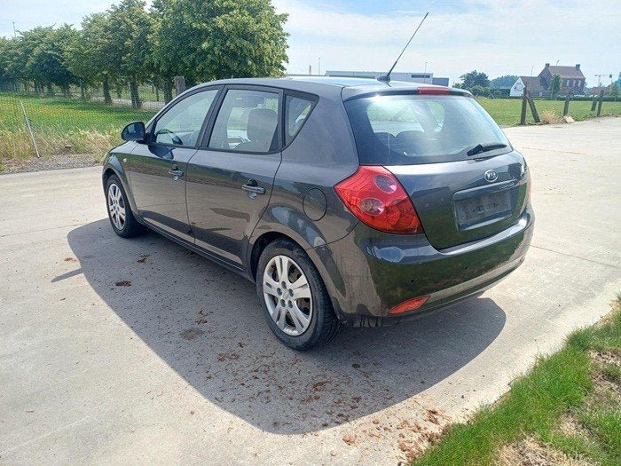 Dégâts mineurs de la Kia Ceed 1.6td, heure parfaite, Autos, Achat, Boîte manuelle, Diesel, Particulier