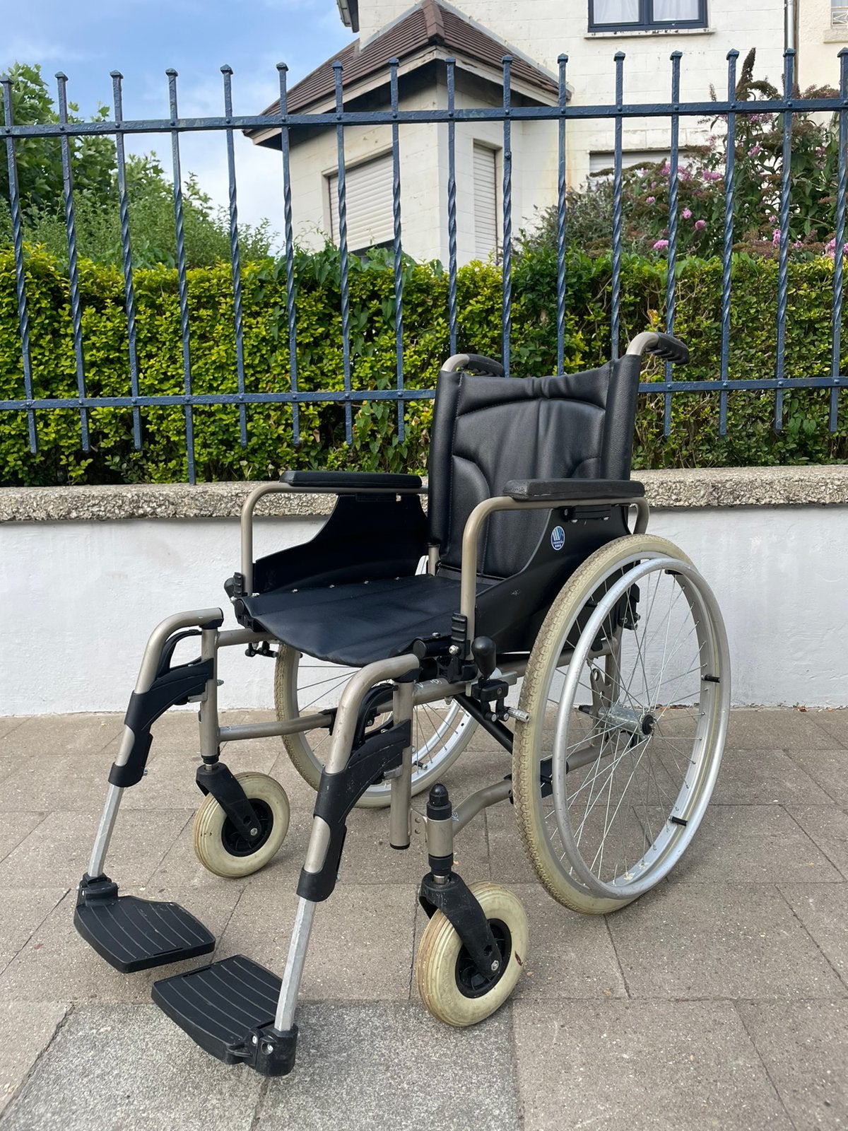 Vermeiren V 200 opvouwbare rolstoel nieuwstaat, Ophalen of Verzenden, Inklapbaar, Zo goed als nieuw, Handbewogen rolstoel