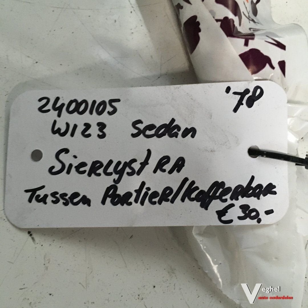 Mercedes W123 sedan 1978  2400105 Sierlijst Rechtsachter tus, -, Utilisé, -, -