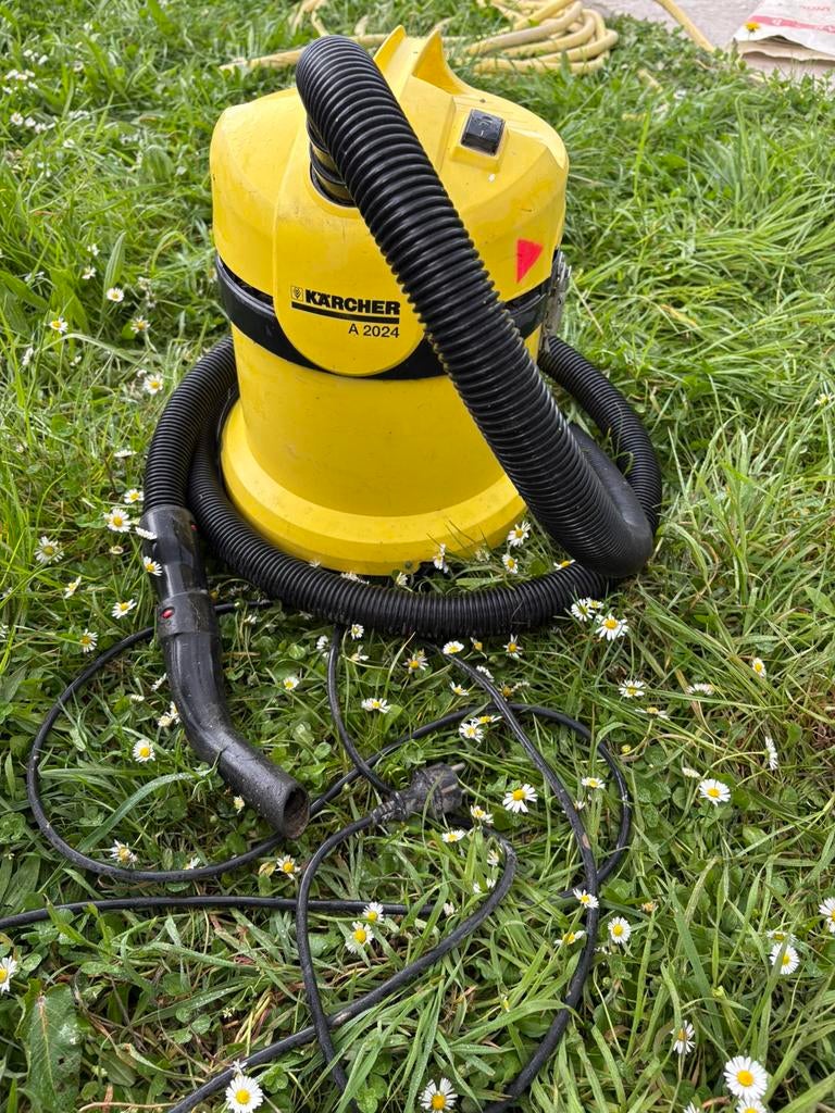 Aspirateur KÄRCHER, Bricolage & Construction, Matériel de nettoyage, Enlèvement, Utilisé