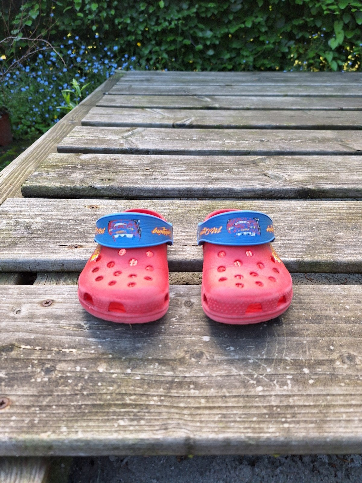 Rode Crocs - maat 6/7, Kinderen en Baby's, Kinderkleding | Schoenen en Sokken, Ophalen, Crocs, Jongen