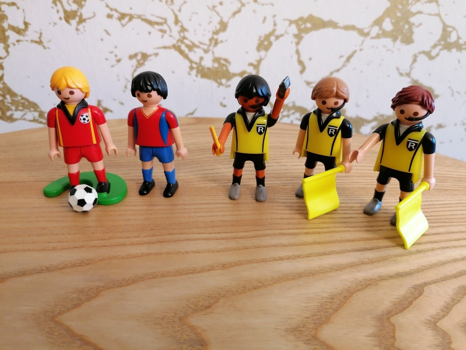 Scheidsrechters 4728 + twee voetballers, Ophalen of Verzenden
