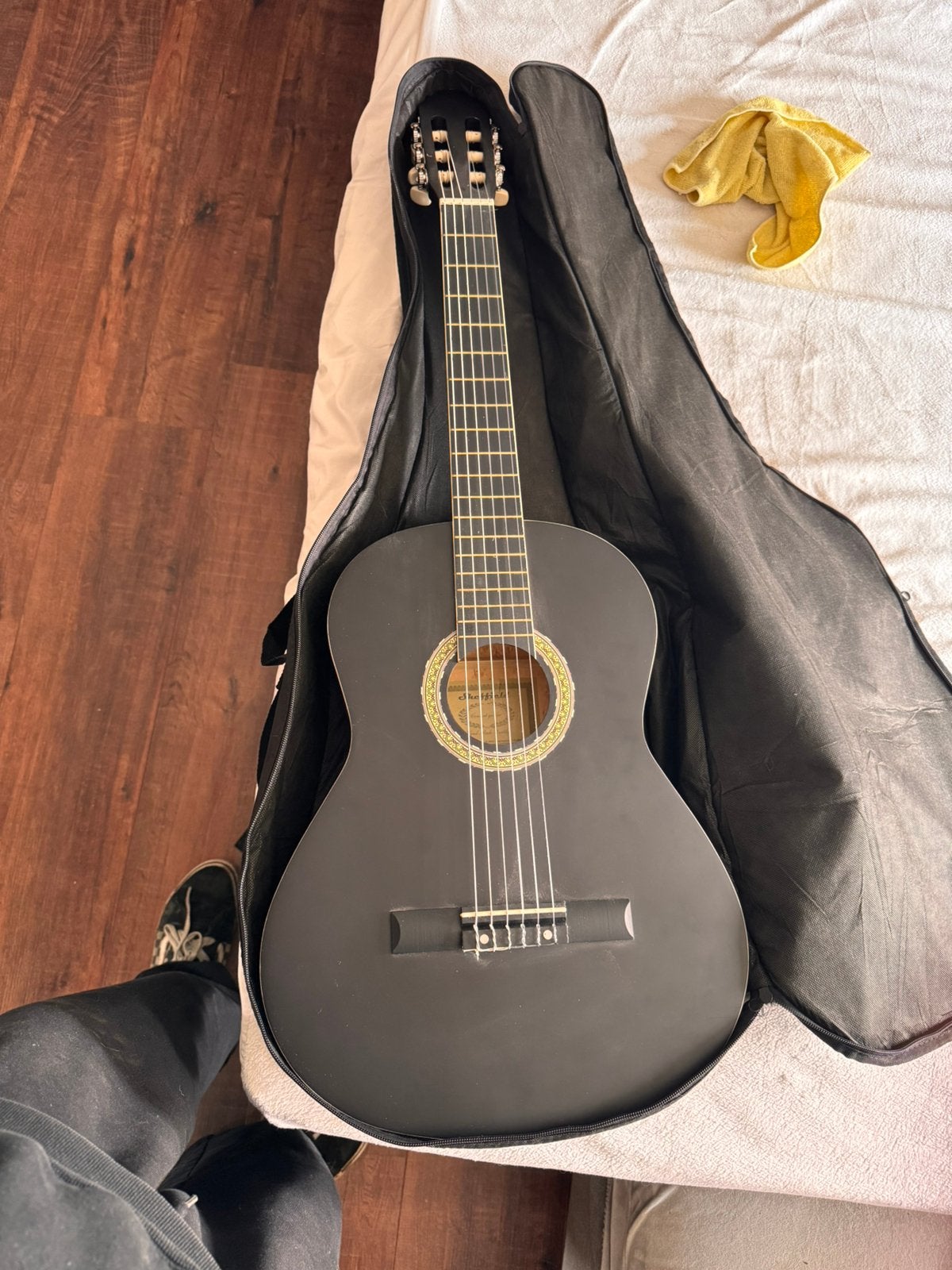 Akoestische gitaar en draagtas, Muziek en Instrumenten, Ophalen, Zo goed als nieuw