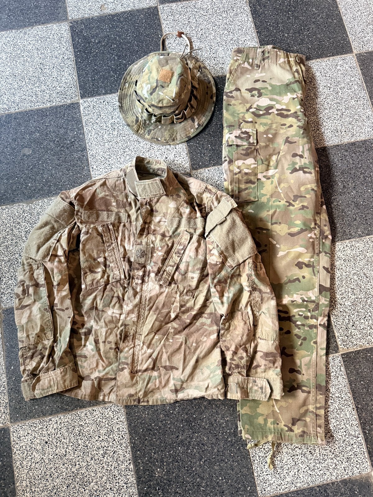 Lot tenue multicam - Taille S, Collections, Enlèvement, Armée de terre, Vêtements ou Chaussures