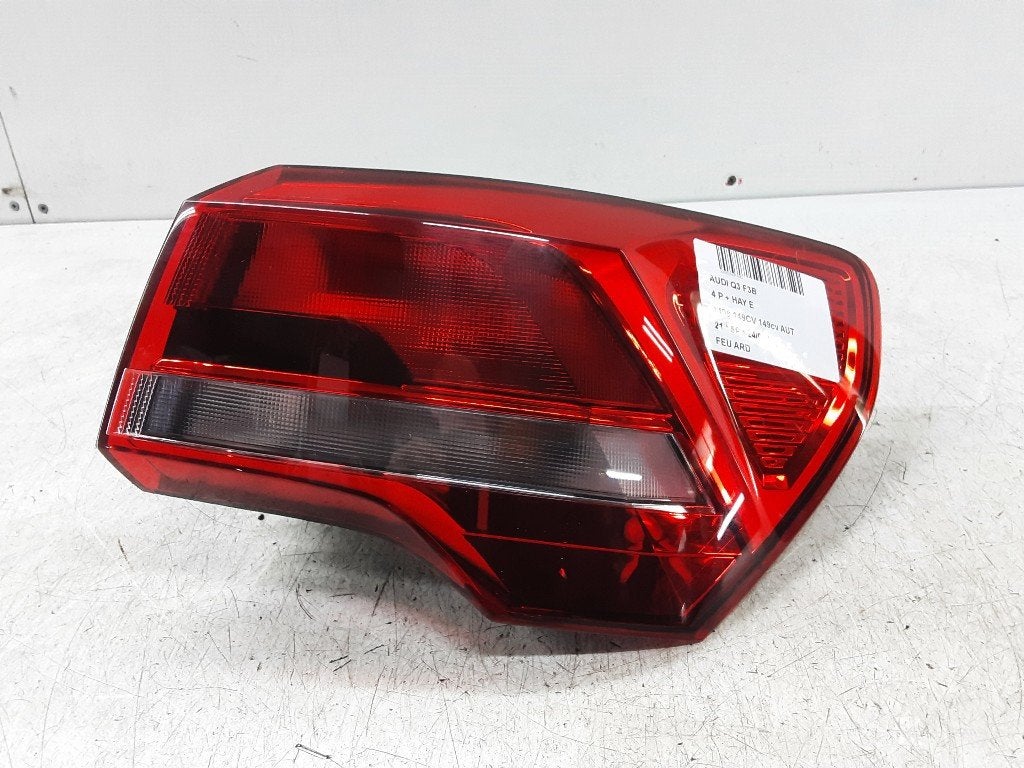 FEU ARRIÈRE DROIT Audi Q3 (F3B) (83A945070), Autos : Pièces & Accessoires, Éclairage, Auto-Union-Straße  1,
85057  Ingolstadt, DE