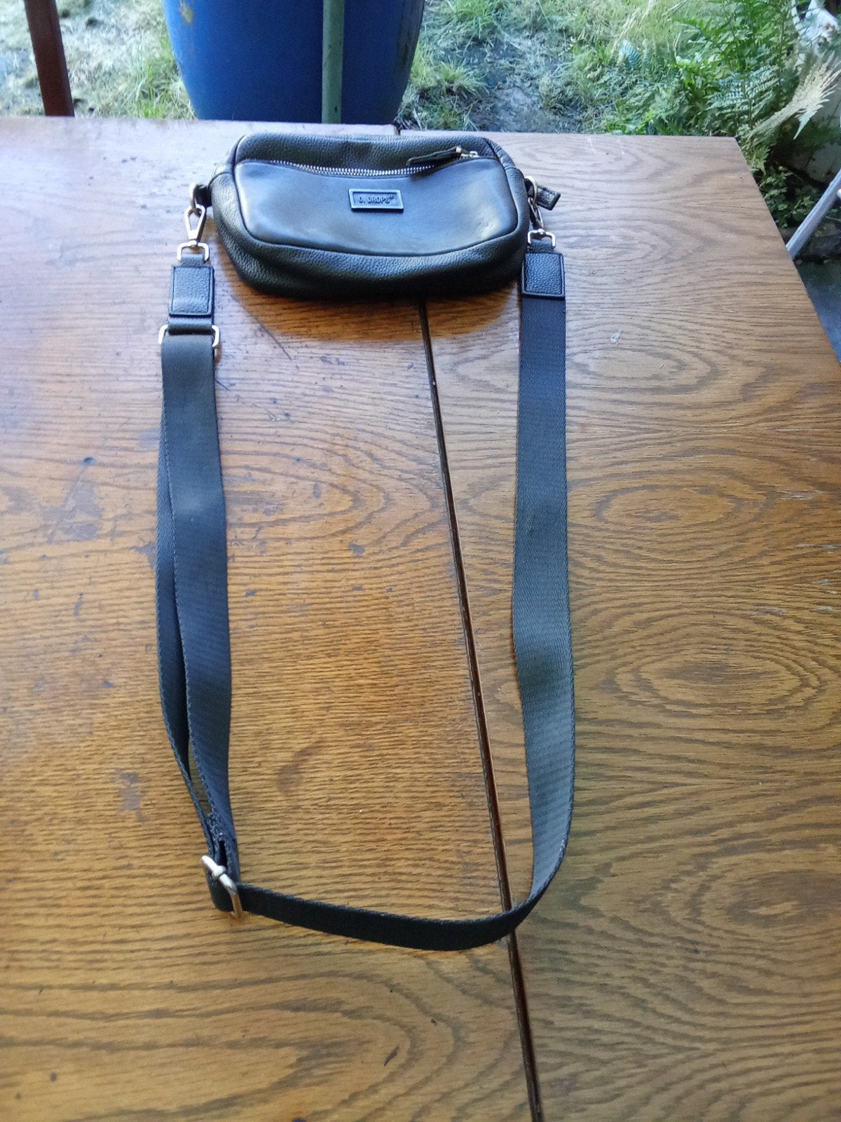 sac en bandoulière noir, Enlèvement ou Envoi