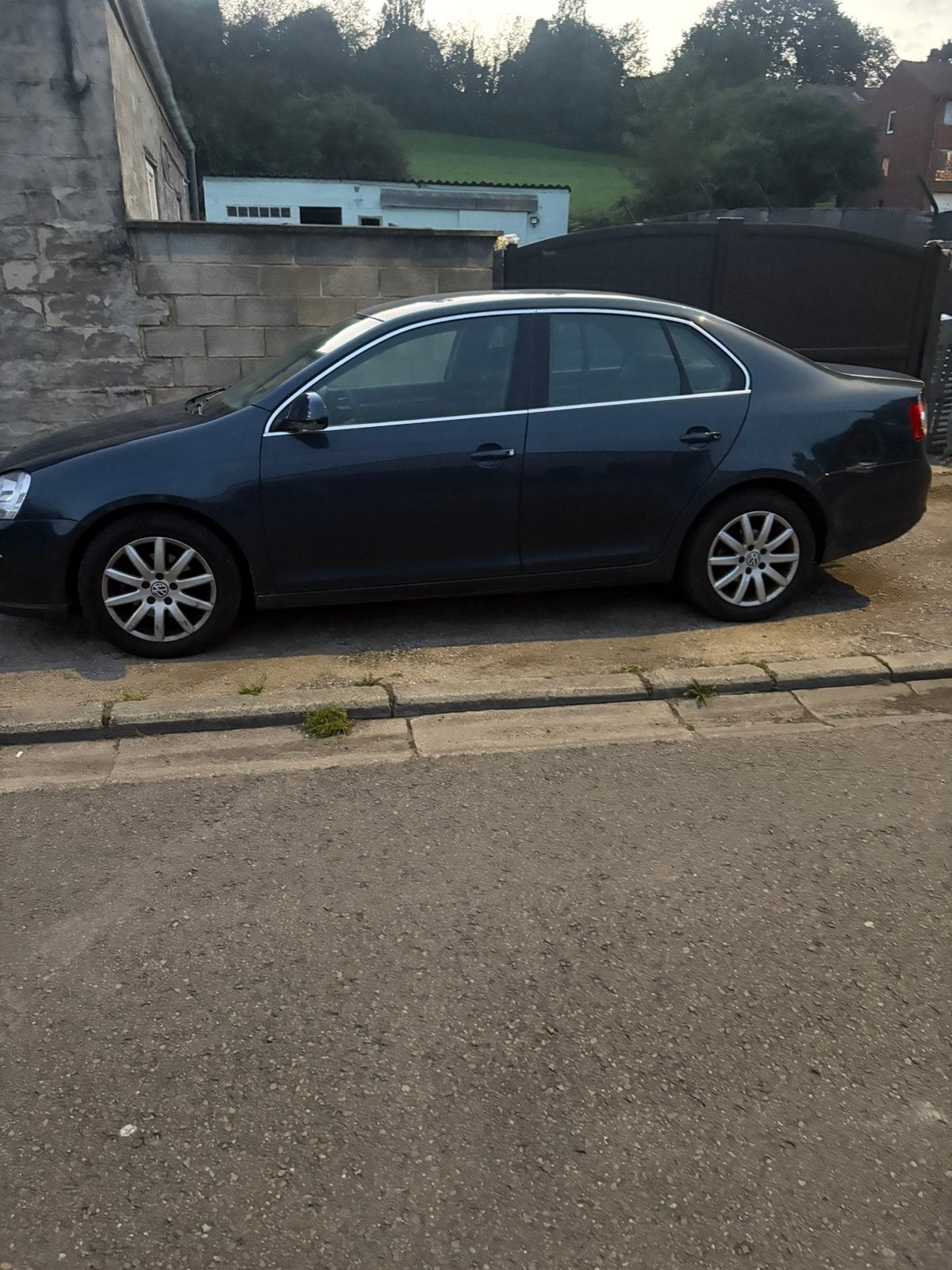 Vw jetta 1.9tdi diesel année 2009 avec 283.000km export, Auto's, Stof, USB, Particulier, Zilver of Grijs