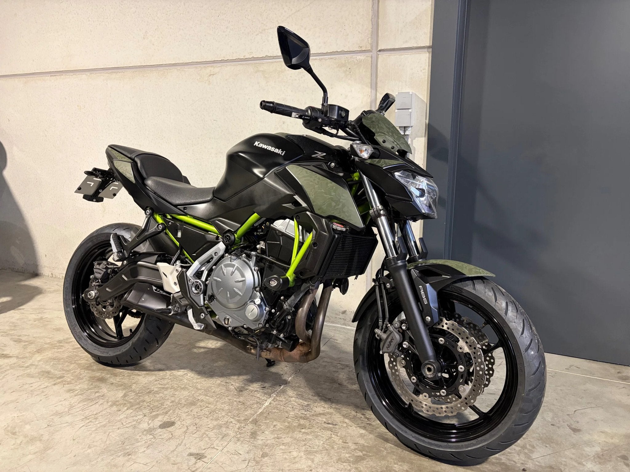 Kawasaki Z650 met leuke extra's, Motos, Entreprise, Occasion, Plus de 35 kW, 650 cm³