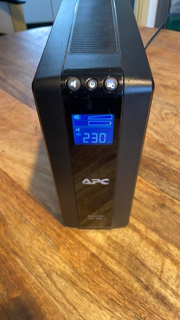 APC Back-UPS PRO 900, Informatique & Logiciels, Enlèvement, Utilisé