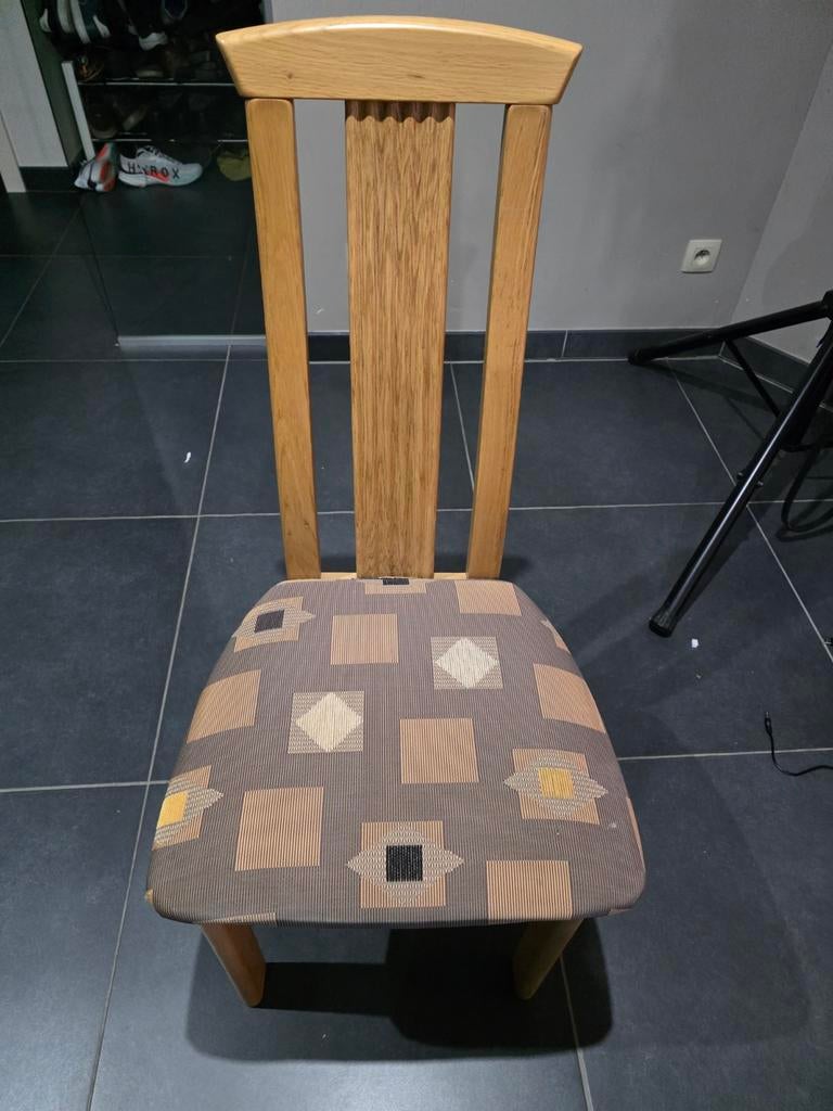 6 stoelen, Enlèvement