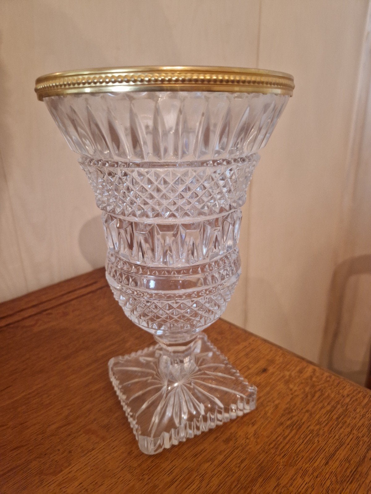 Oude Medici-vaas in Boheems kristal en gouden hals, Ophalen