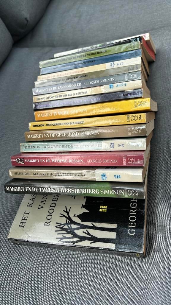 17 pockets Georges Simenon - Maigret, Boeken, Ophalen of Verzenden, Gelezen, Tv-bewerking