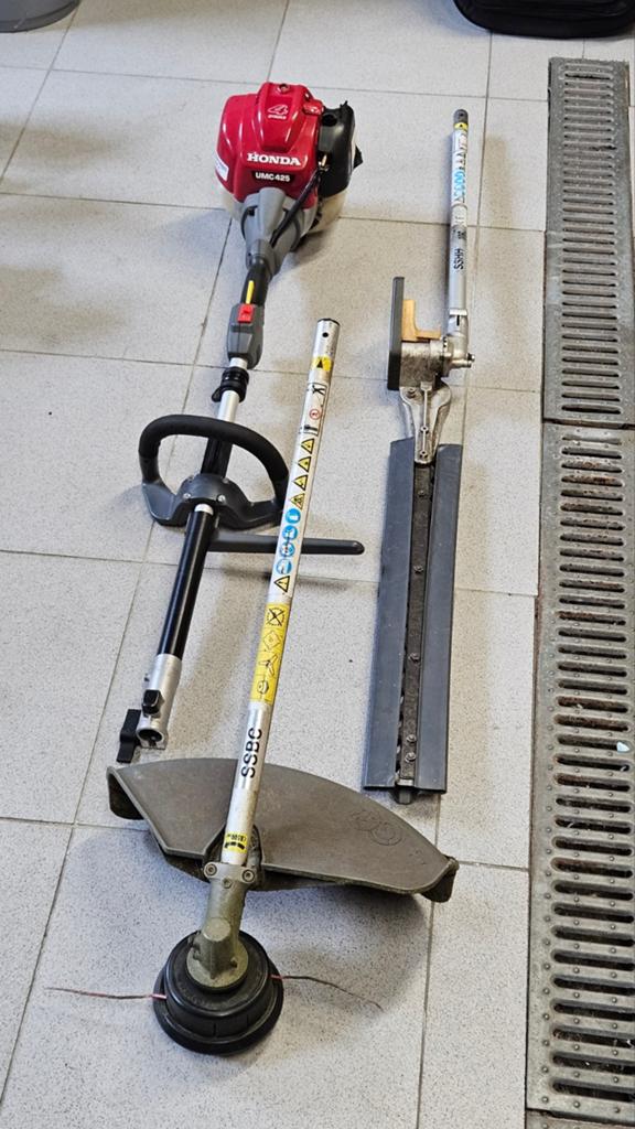 Honda UMC 425 Versatool - Bosmaaier + Heggenschaar, Tuin en Terras, Ophalen, Benzine