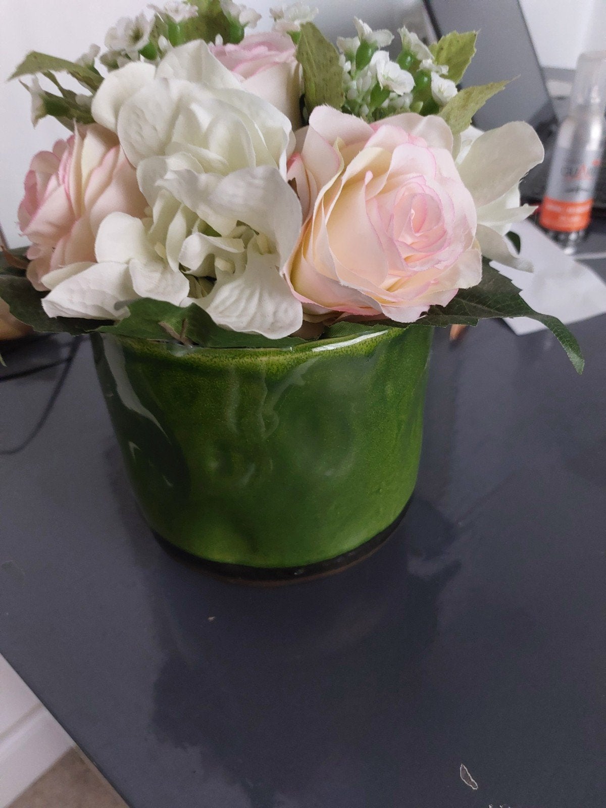 cache pot avec des Fleurs en soie, Maison & Meubles, Accessoires pour la Maison | Plantes & Fleurs artificielles, Enlèvement ou Envoi