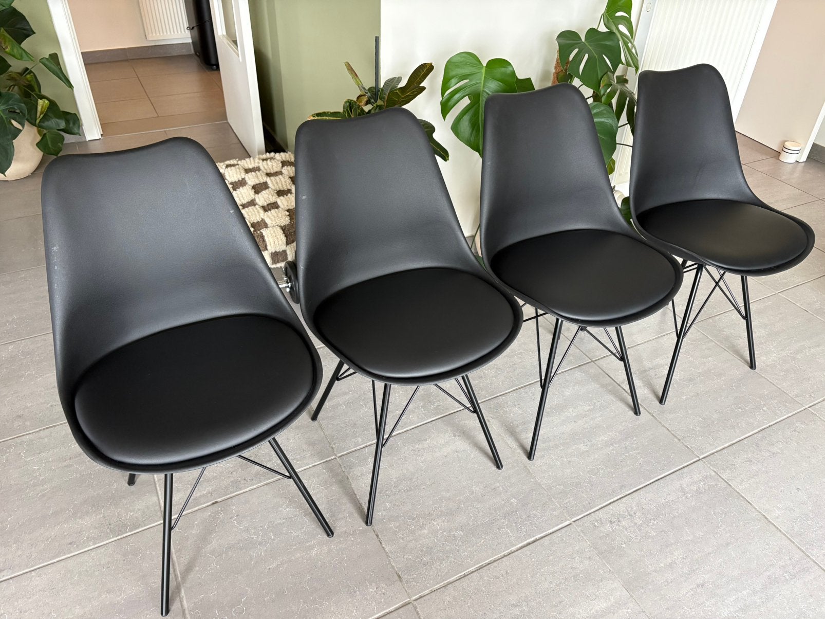 Set van 4 stoelen Klarup (Jysk), Huis en Inrichting, Stoelen, Ophalen, Overige materialen, Zwart, Zo goed als nieuw