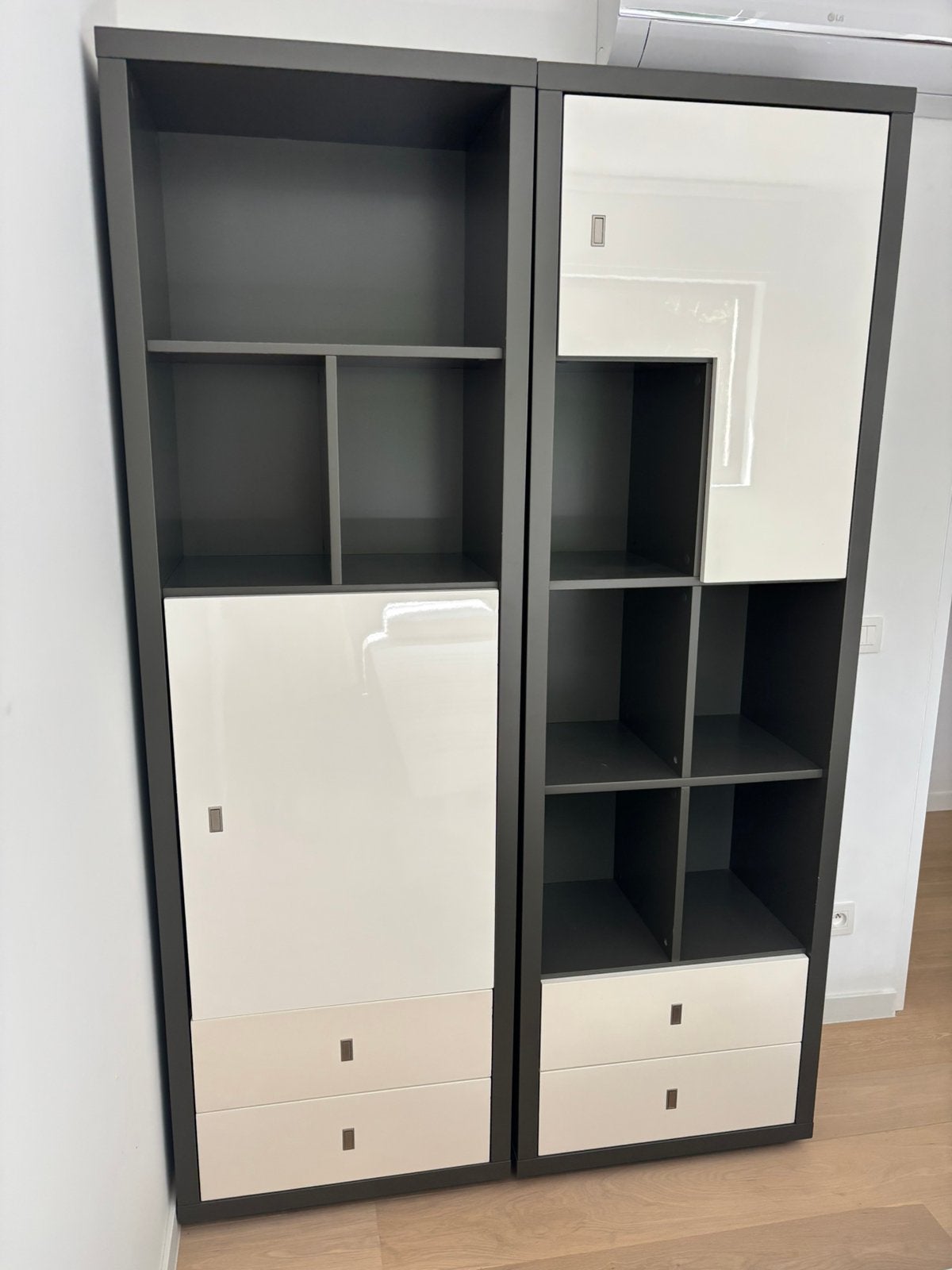 2 Kolomkasten in grijs en wit van merk Xooon - GRATIS, Huis en Inrichting, Kasten | Wandmeubels, Zo goed als nieuw, 200 cm of meer