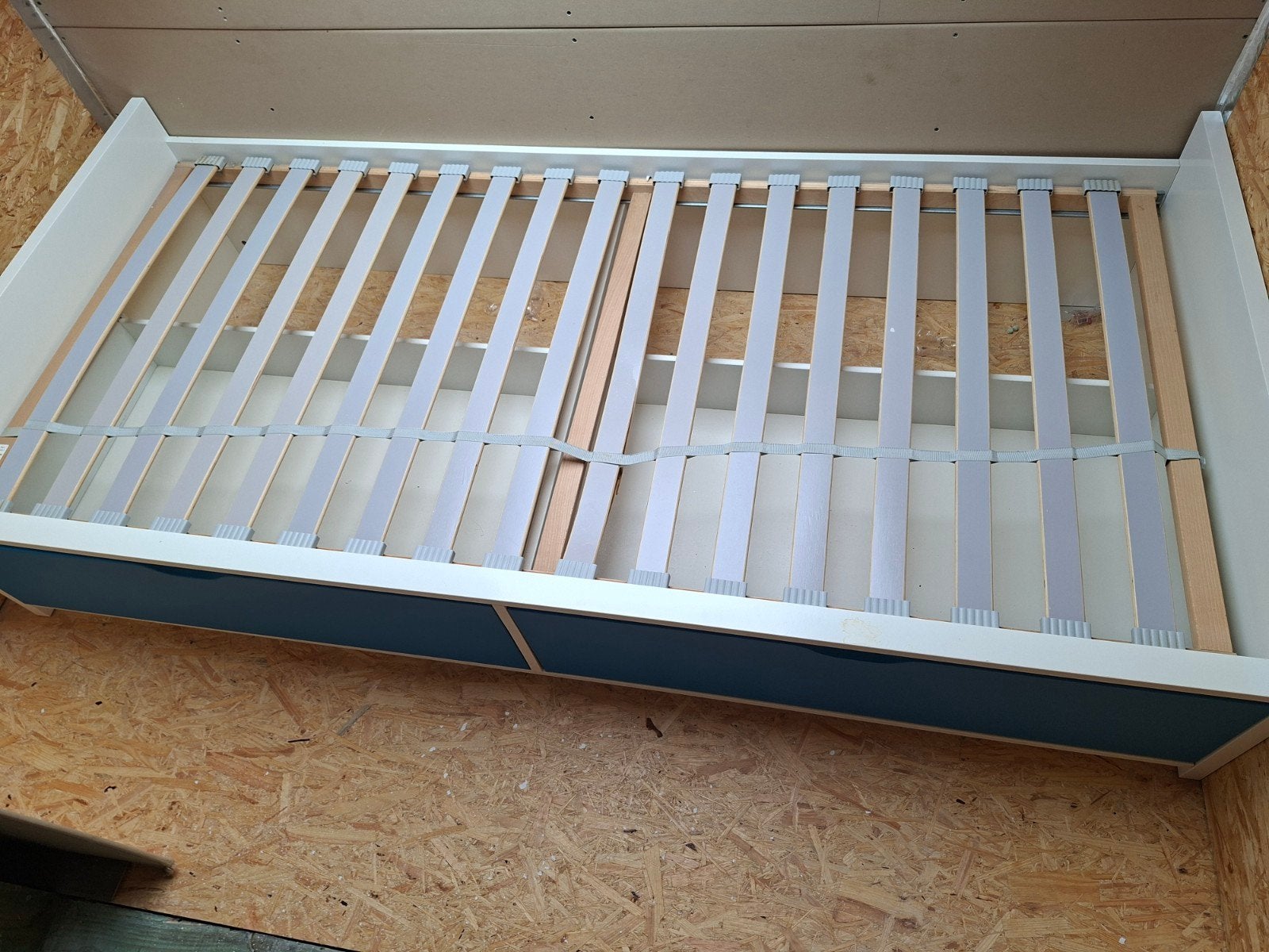Bed éénpersoon 90x200 met opberglades - gratis af te halen, Huis en Inrichting, Ophalen, Gebruikt, Eenpersoons, Matras