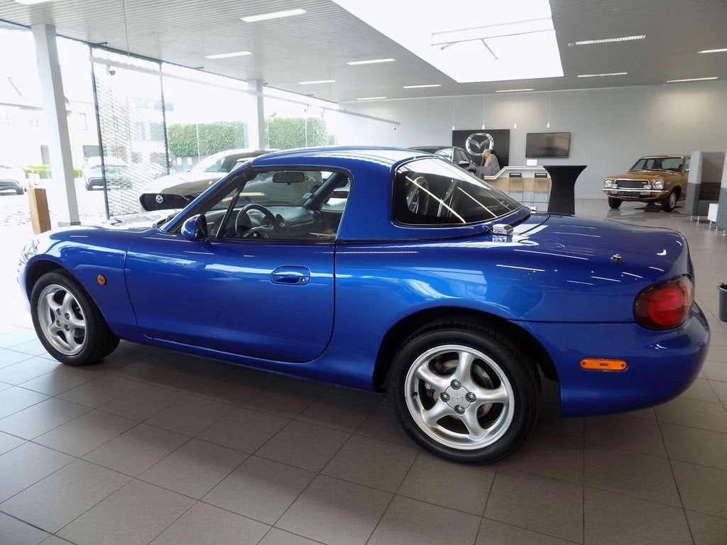 Mazda MX-5 MX-5 1.6i 16v Luxe + Hardtop! (bj 2002), Auto's, Mazda, https://public.car-pass.be/vhr/aef8fbfe-389d-4042-b66a-fbe27e78e218