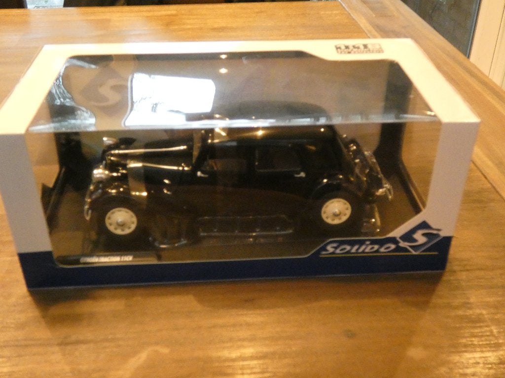 Citroën Traction Avant 1:18 Neuf dans une boîte, Enlèvement ou Envoi, Neuf, Voiture, Solido