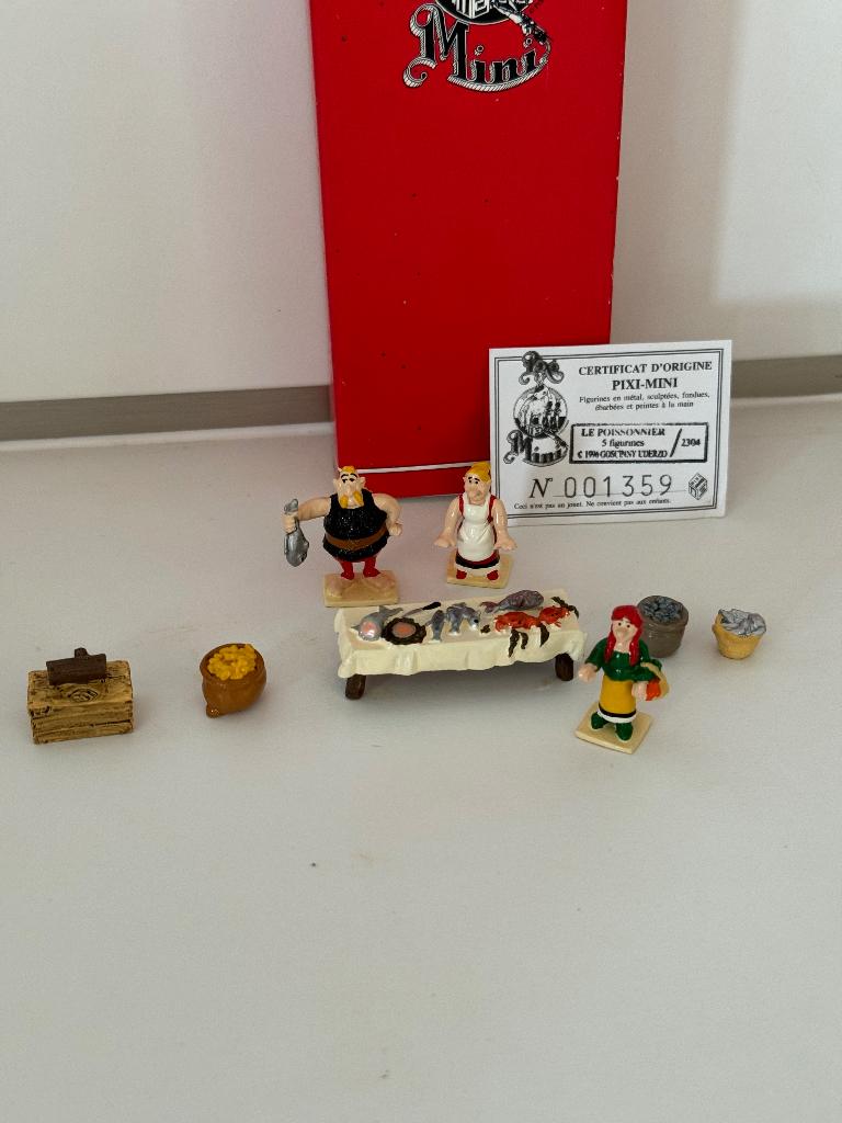 Le poissonnier 5 figurines - Astérix - pixi mini village, Collections, Statues & Figurines, Enlèvement ou Envoi
