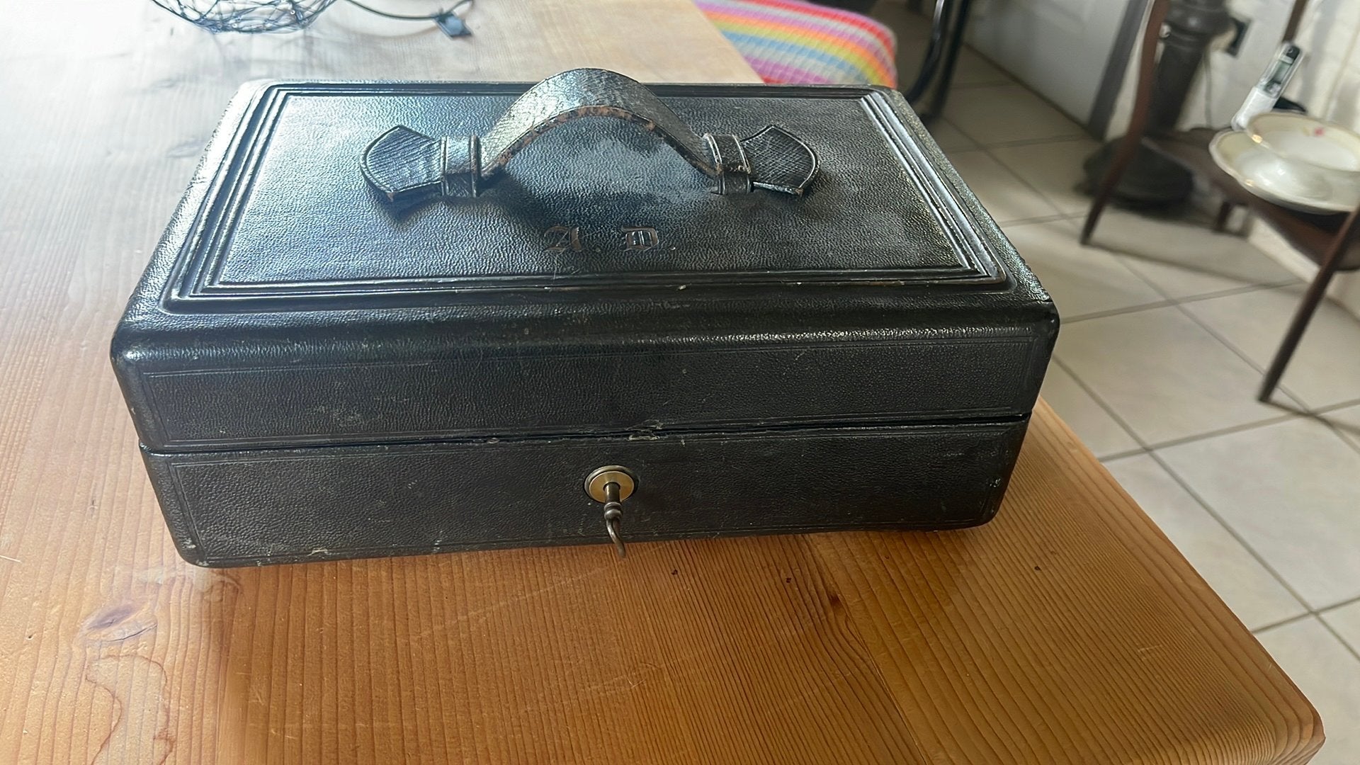 Trousse de toilette ancienne pour hommes des années 1890, Enlèvement