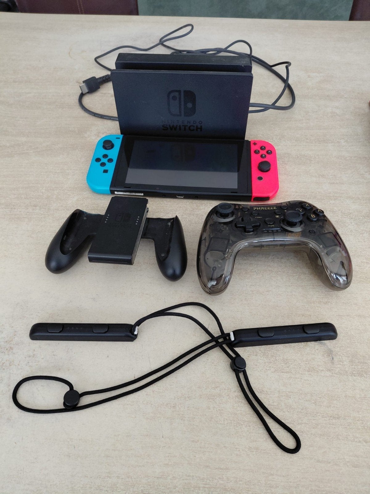 Nintendo Switch goeie staat + opberghoes en extra controller, Games en Spelcomputers, Spelcomputers | Nintendo Switch, Ophalen