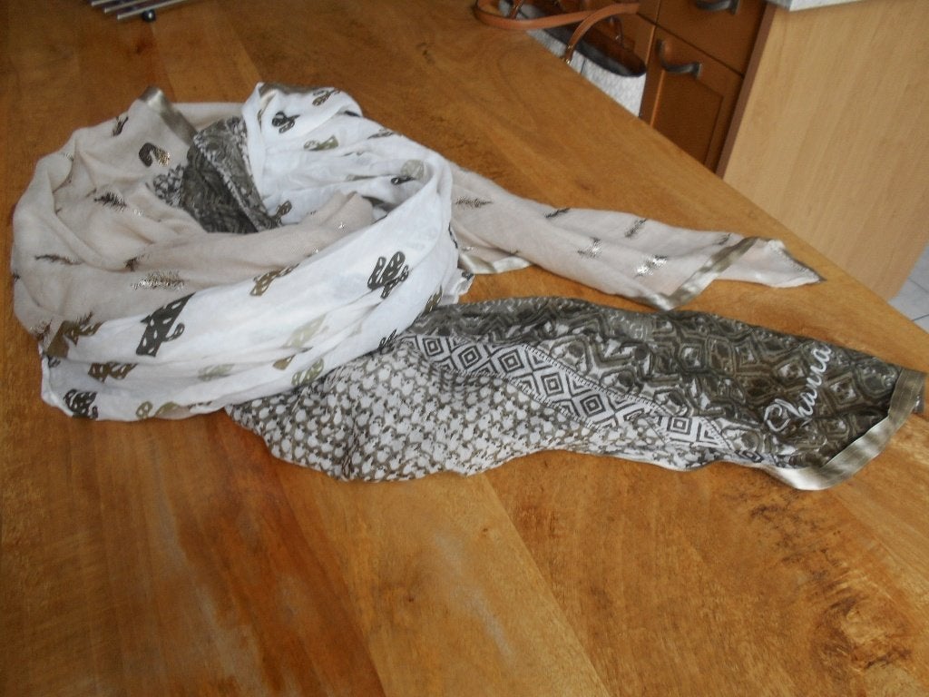 SHANNA ...neuf ...grand foulard, Shanna, Enlèvement, Neuf, Écharpe
