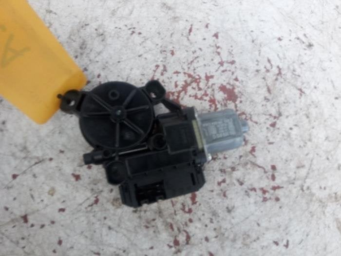 Moteur de vitre portière d'un Volkswagen Polo, Autos : Pièces & Accessoires, -, Volkswagen, -, 3 mois de garantie