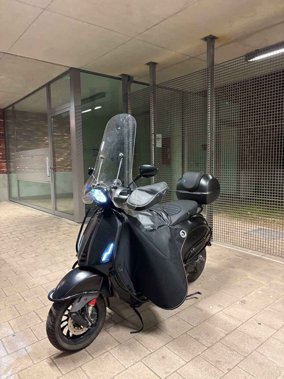 VESPA SPRINT B KLASSE, Fietsen en Brommers, Snorfietsen en Snorscooters, Zo goed als nieuw, Vespa, Ophalen