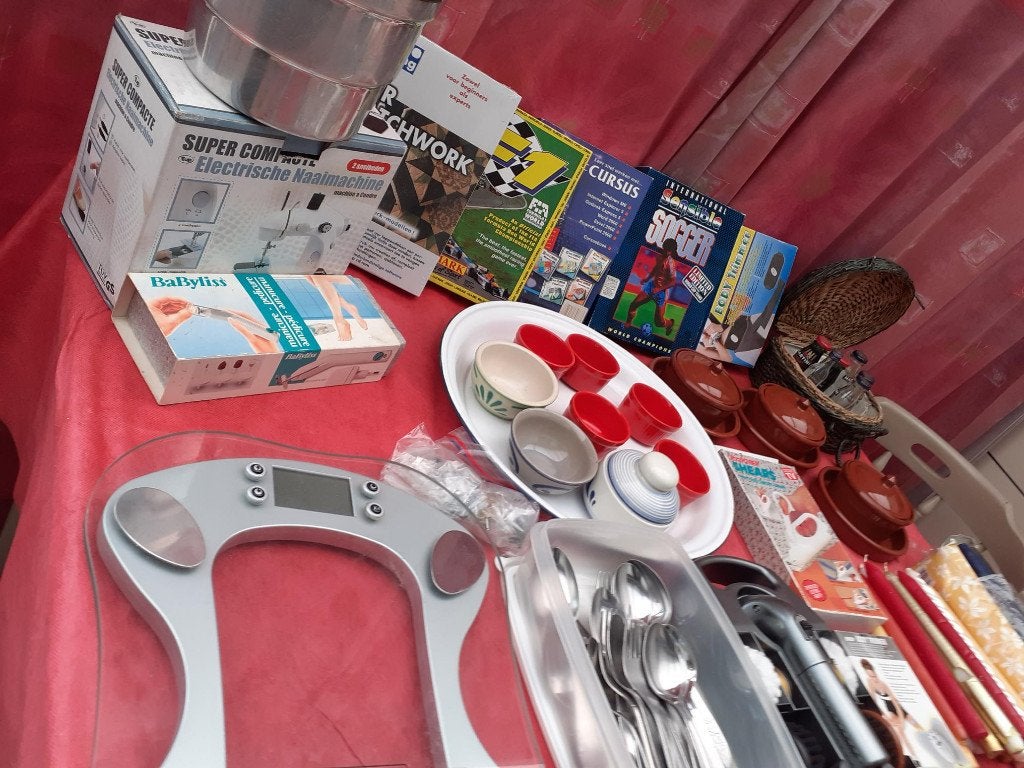 Spullen voor rommelmarkt, Ophalen, Gebruikt