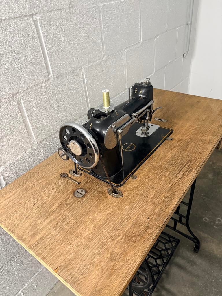 Minerva naaimachine, Antiek en Kunst, Ophalen