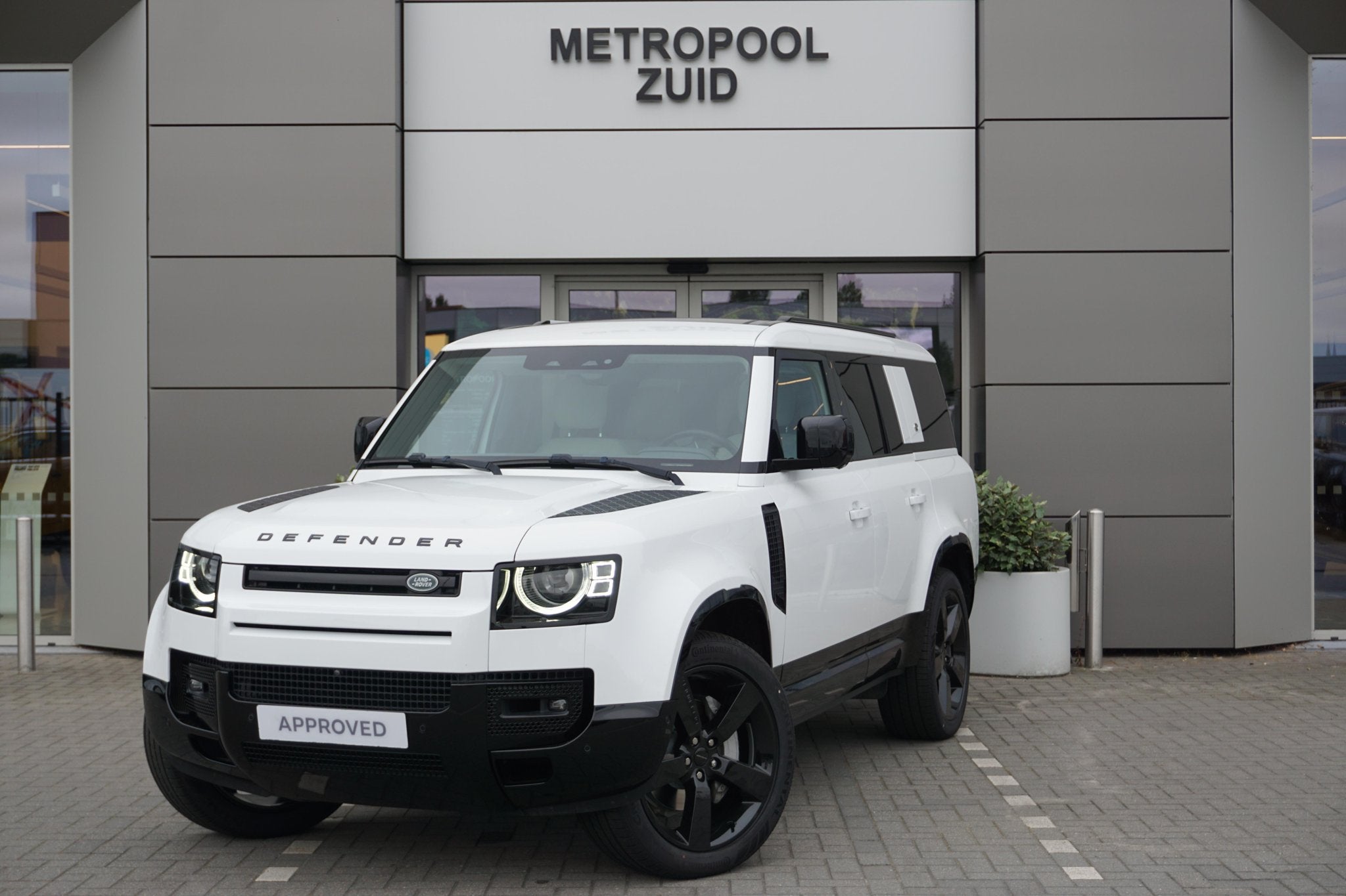 Land Rover Defender 130 P400 First Edition 8 ZITPLAATSEN, Autos, Achat, 2997 cm³, Entreprise, 5 portes