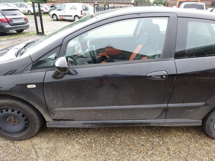 Portier 2Deurs links van een Fiat Punto Grande (891B), Gebruikt, -, Deur, -