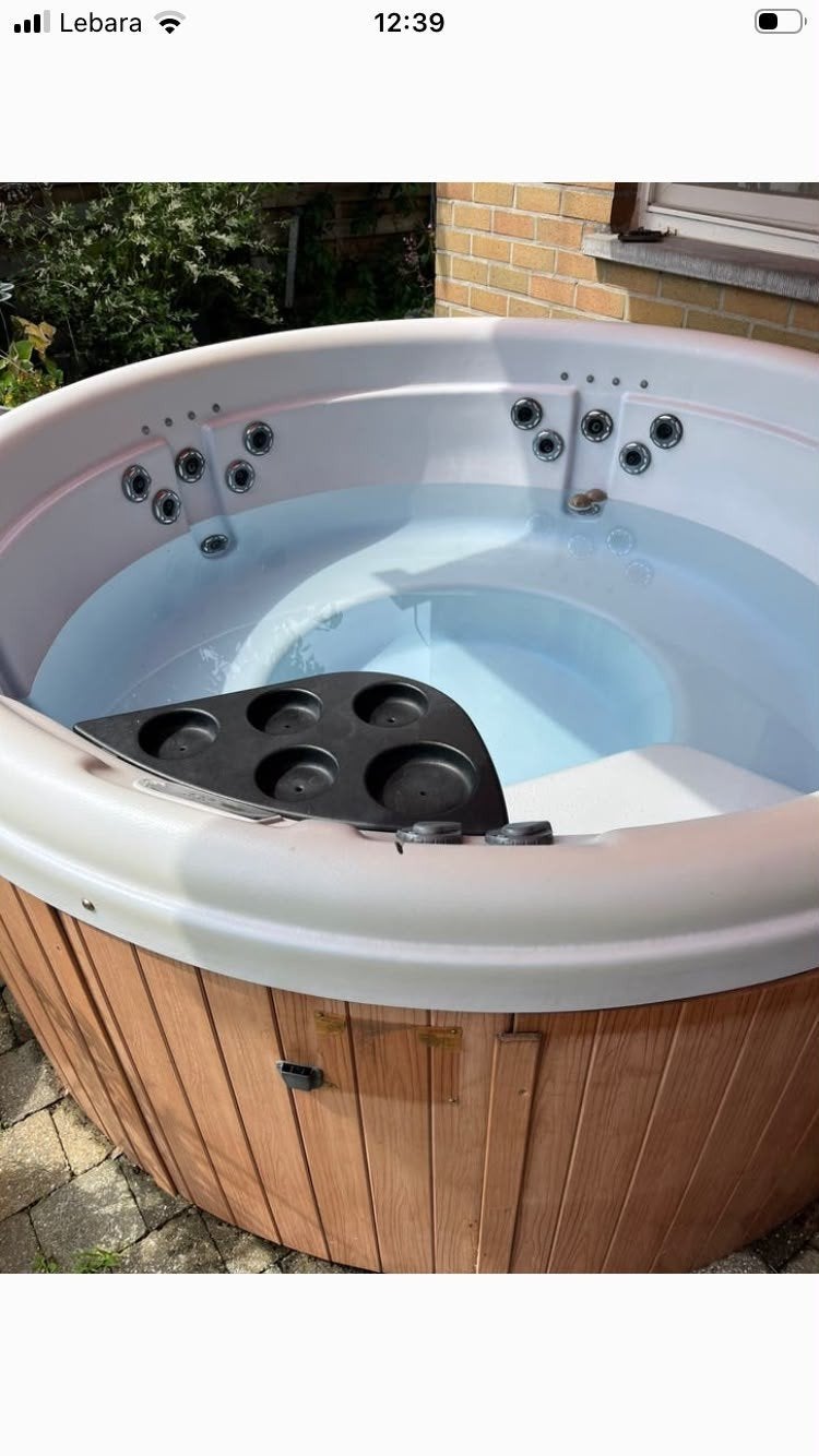 Jacuzzi livré gratuitement, Enlèvement ou Envoi