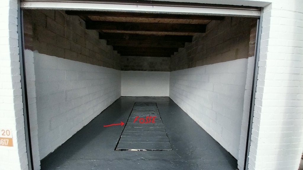 Grand Garage avec FOSSE a louer 18 M2 près de Huy Flemalle, Province de Liège