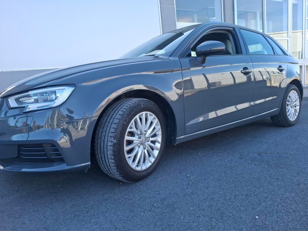 Audi A3 1.6 TDI BOÎTE AUTOMATIQUE ETAT NEUF, Cuir, Argent ou Gris, Entreprise, 5 portes
