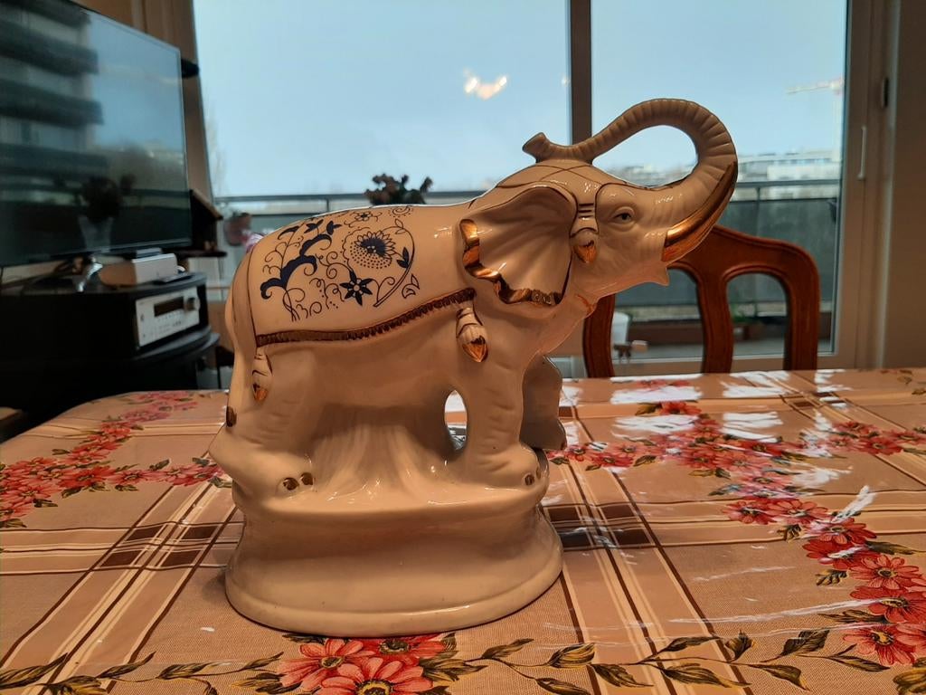Éléphant en porcelaine, Enlèvement ou Envoi