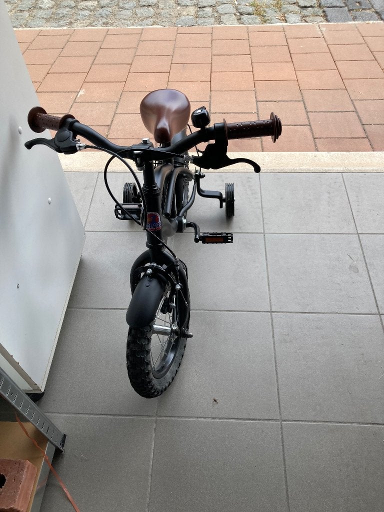 zwart kinderfietsje, Fietsen en Brommers, Ophalen, Zo goed als nieuw, Zijwieltjes