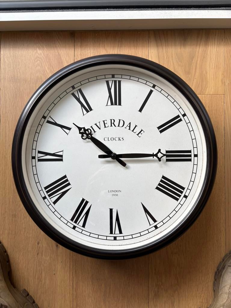 Riverdale wandklok, Huis en Inrichting, Ophalen, Zo goed als nieuw, Wandklok