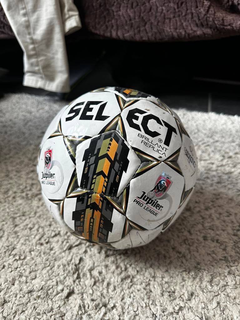 2x essevee / zulte waregem ballen gesigneerd, Ophalen of Verzenden
